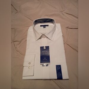 *NWT* Men's Apt. 9 White Dress Shirt. Size Medium!